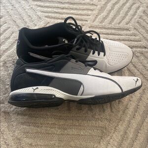 Puma Men's Black and White Sneakers